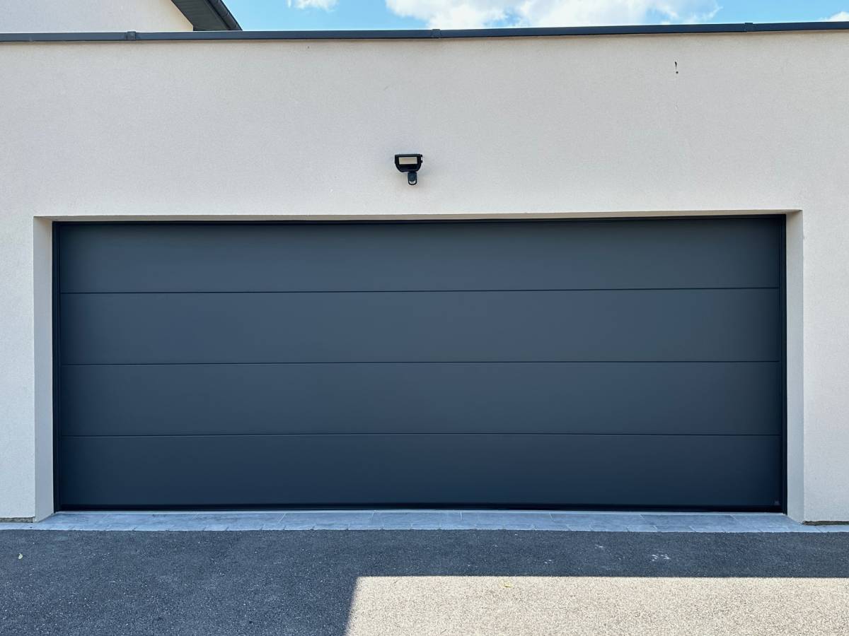 Pose de porte de garage proche de Guebwiller et Mulhouse Illzach